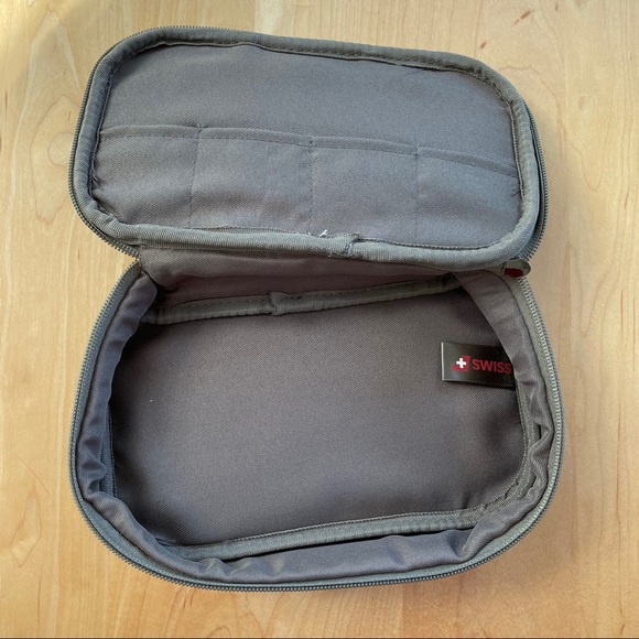 SWISS FIRST fabric zippered amenity bag (empty) - Picture 5 of 6